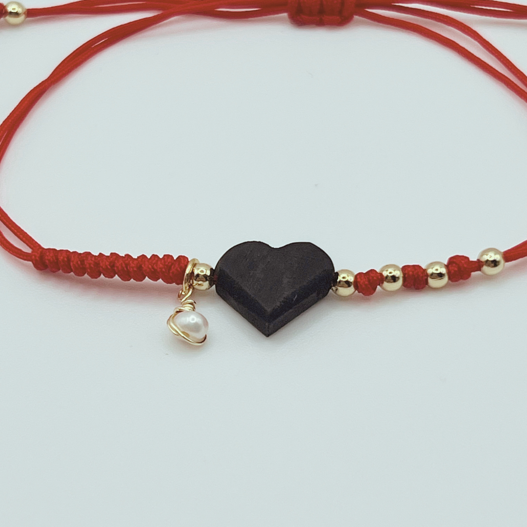 Pulsera Hilo Rojo Corazón Negro