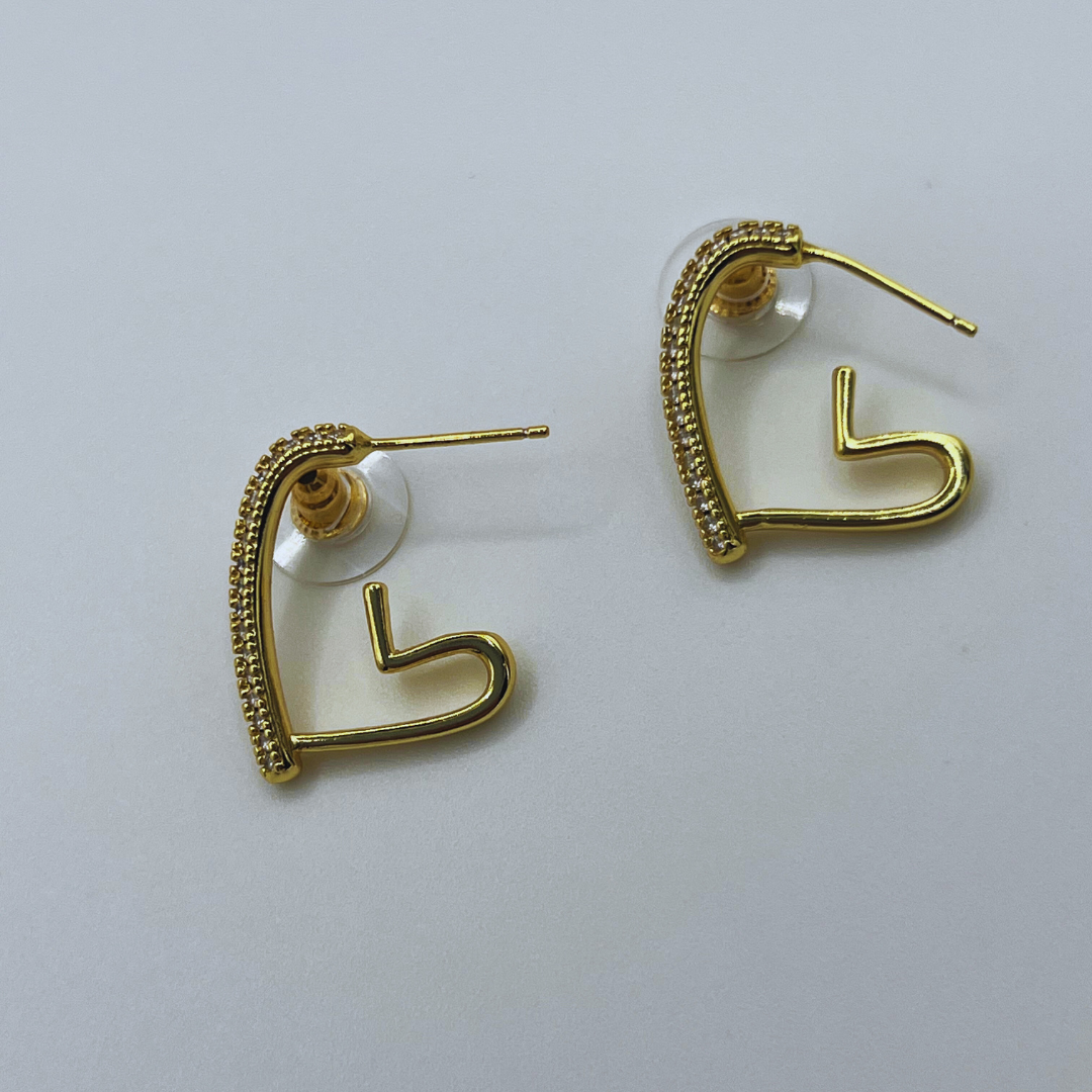 Aretes Medio Corazón