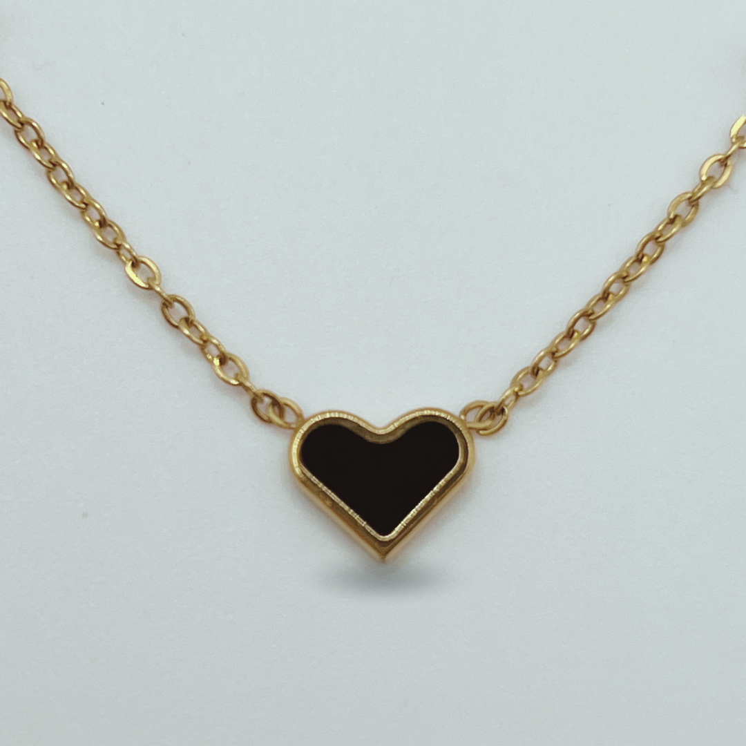 Collar tres corazones negros