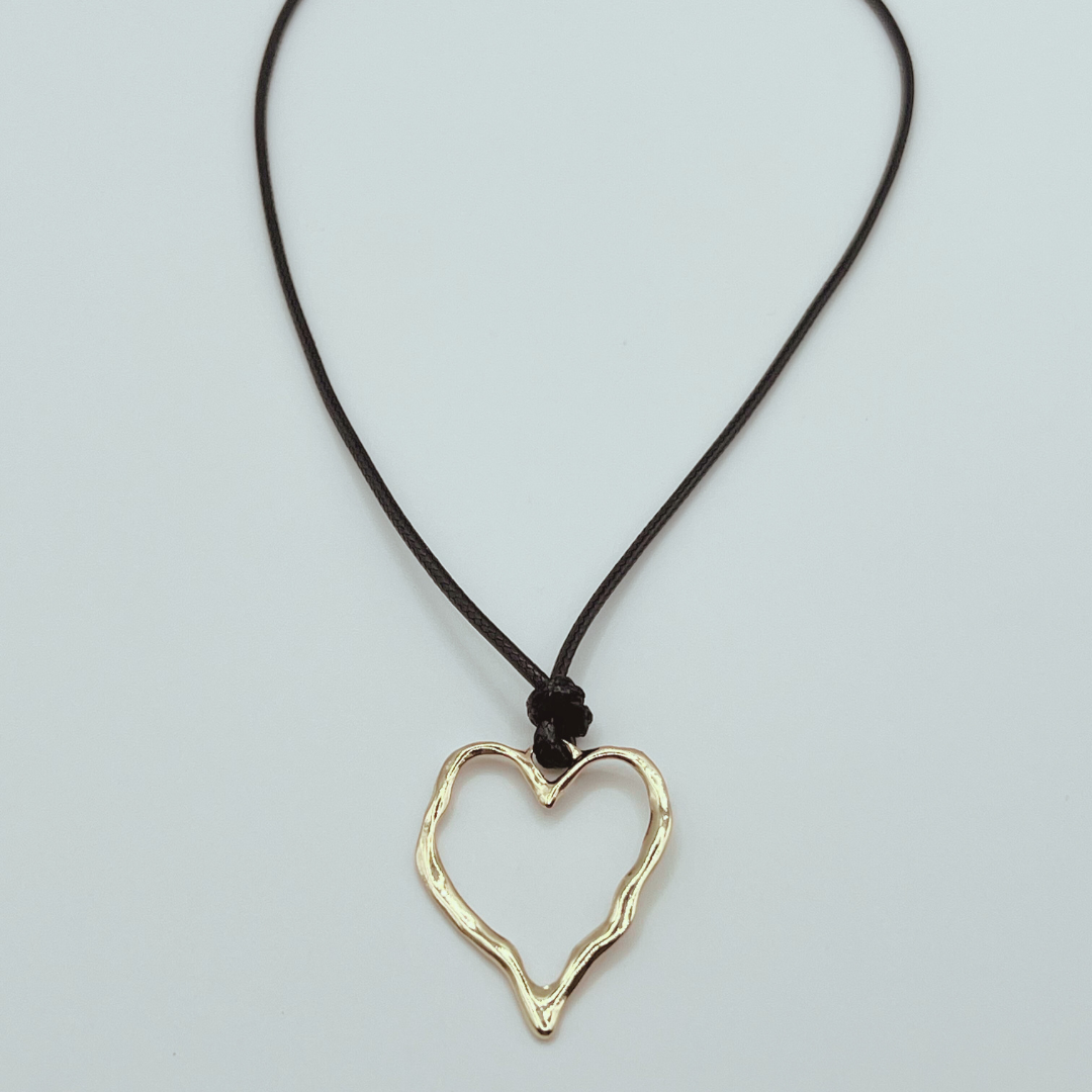 Collar Cuero Corazón Dorado pequeño