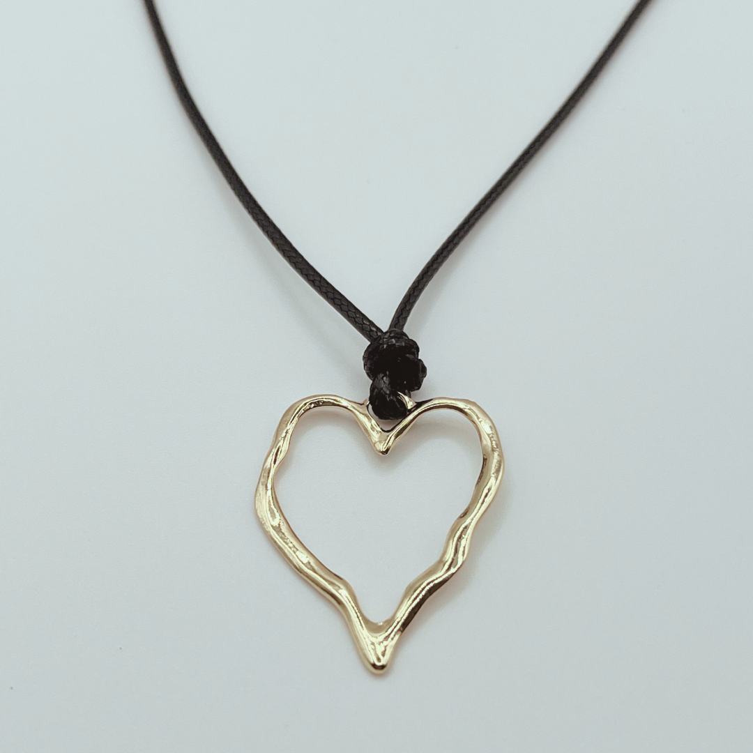 Collar Cuero Corazón Dorado pequeño