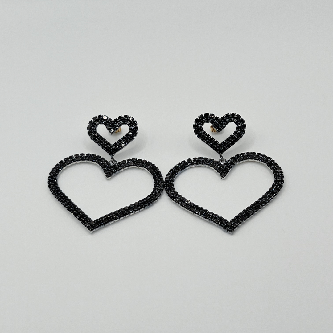 Aretes de corazón negro