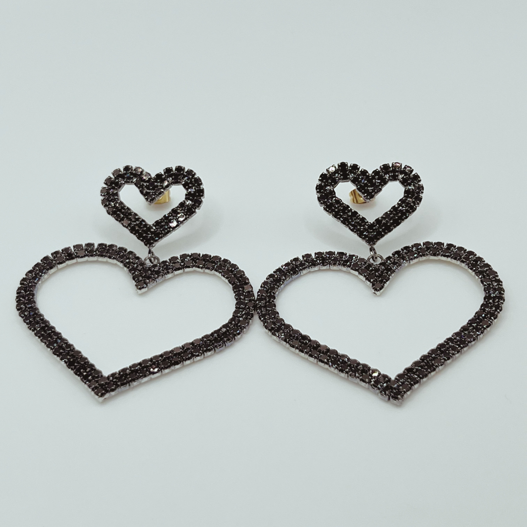 Aretes de corazón negro