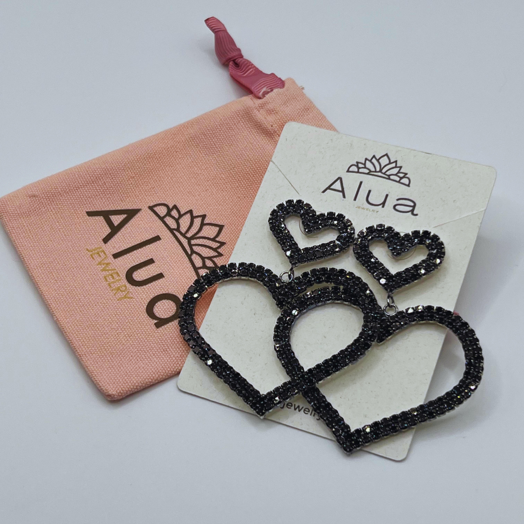 Aretes de corazón negro