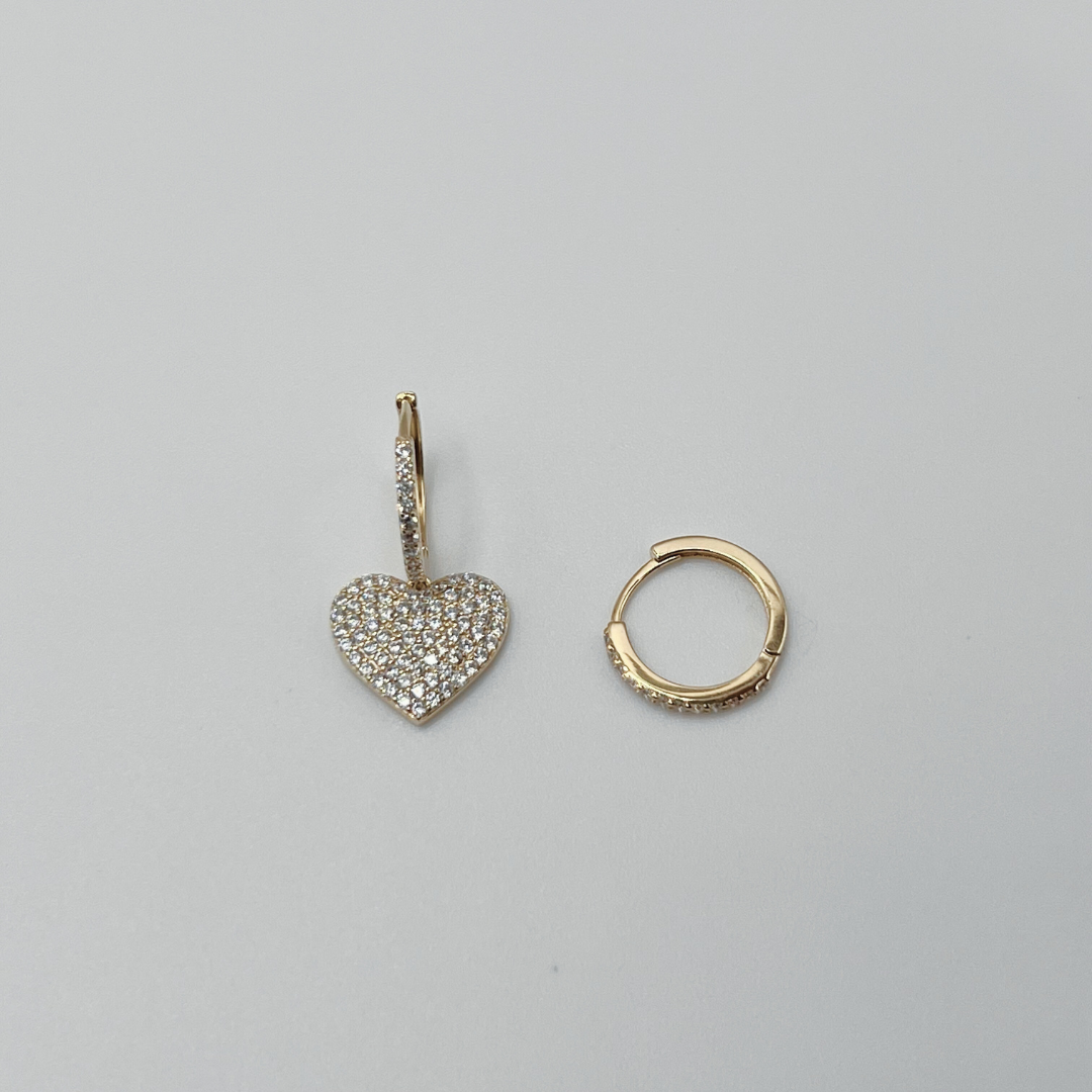 Aretes de Corazón Colgantes con Zirconas