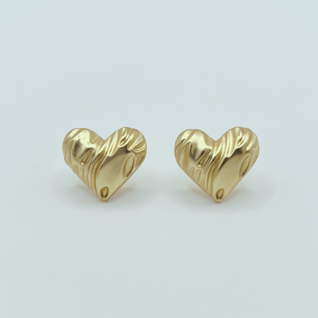 Aretes Topos corazón con textura dorados