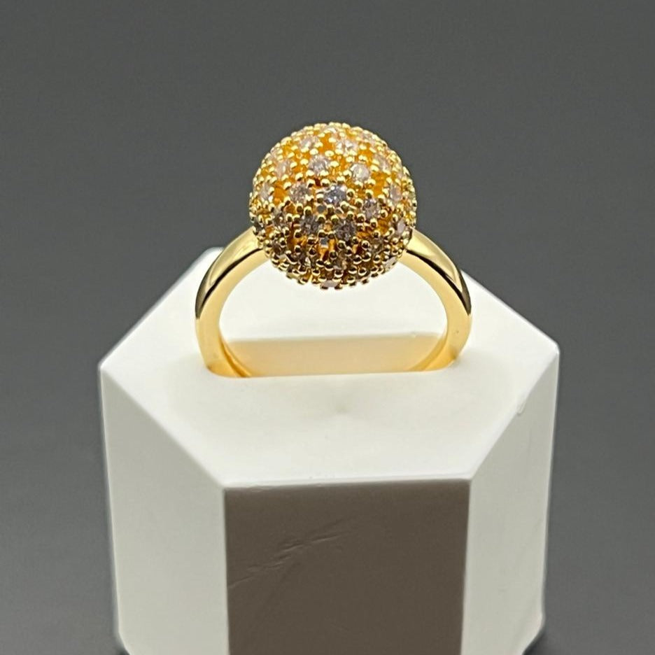 Anillo bolita con zircones dorado